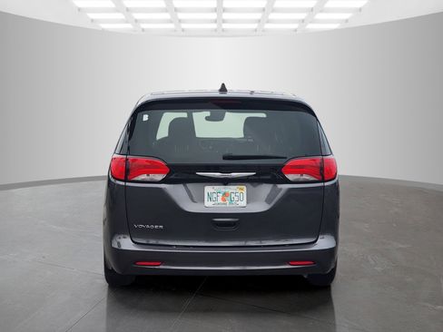 Used 2023 Chrysler Voyager LX image 11