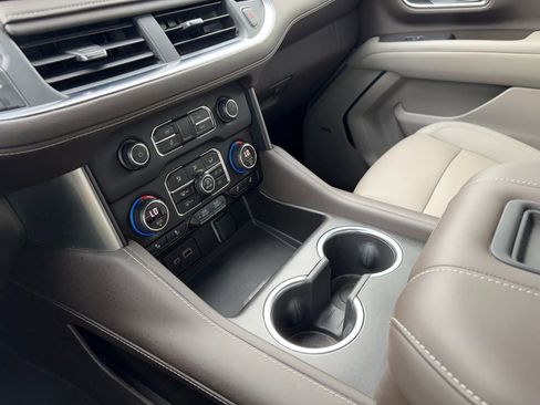 Used 2023 Chevrolet Suburban Z71 w/ Luxury Package image 18