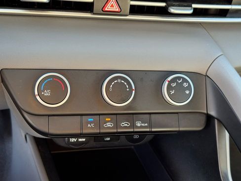 Used 2024 Hyundai Elantra SE image 30