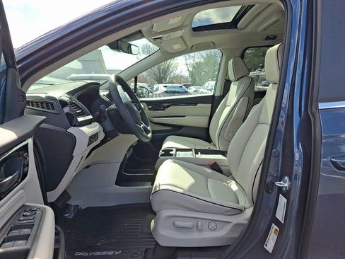 New 2026 Honda Odyssey Touring image 6