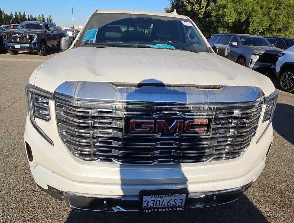 Used 2023 GMC Sierra 1500 Denali w/ Technology Package AWD/4WD image 4