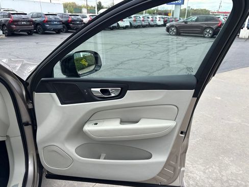 Certified 2023 Volvo XC60 B5 Plus w/ Climate Package AWD/4WD image 36