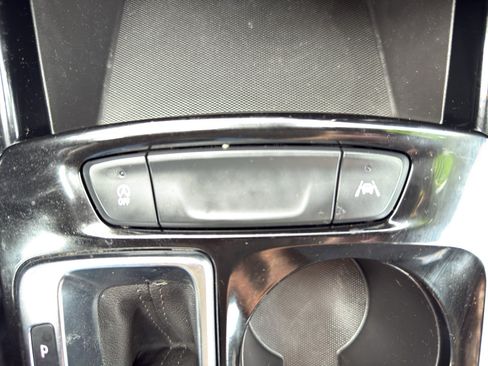 Used 2025 Chevrolet Trax LT FWD image 28