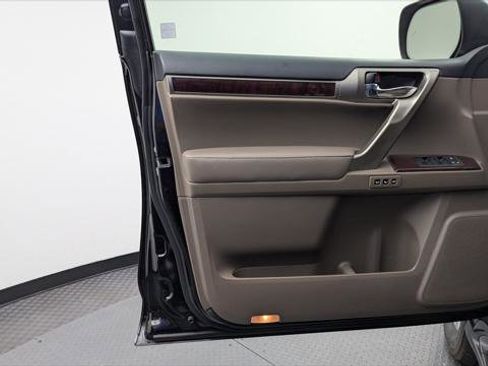 Used 2016 Lexus GX 460 w/ Premium Package image 12