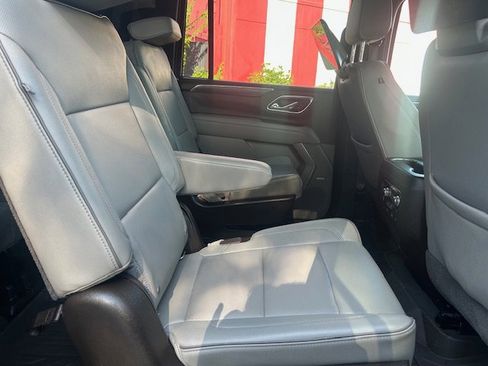 Used 2021 GMC Yukon XL SLT w/ Rear Media and Nav Package RWD image 11