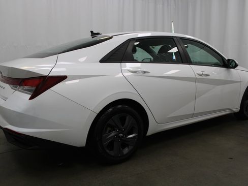 Used 2022 Hyundai Elantra SEL FWD image 6