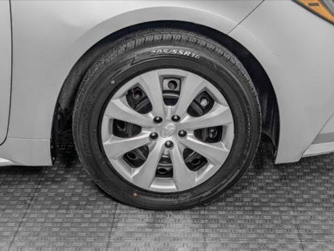 Used 2022 Toyota Corolla LE FWD image 35