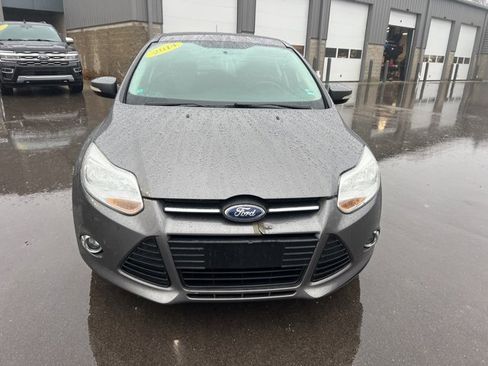 Used 2014 Ford Focus SE w/ SE Sport Package image 2