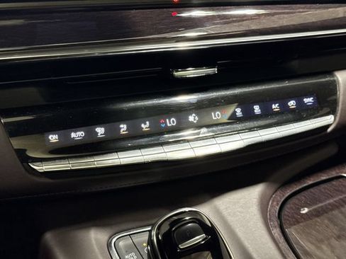 Certified 2022 Cadillac Escalade ESV Sport Platinum w/ LPO, ONYX Package AWD/4WD image 24