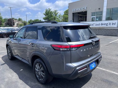 Used 2022 Nissan Pathfinder SV AWD/4WD image 5