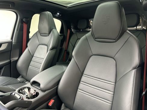 Used 2025 Porsche Cayenne S AWD/4WD image 22