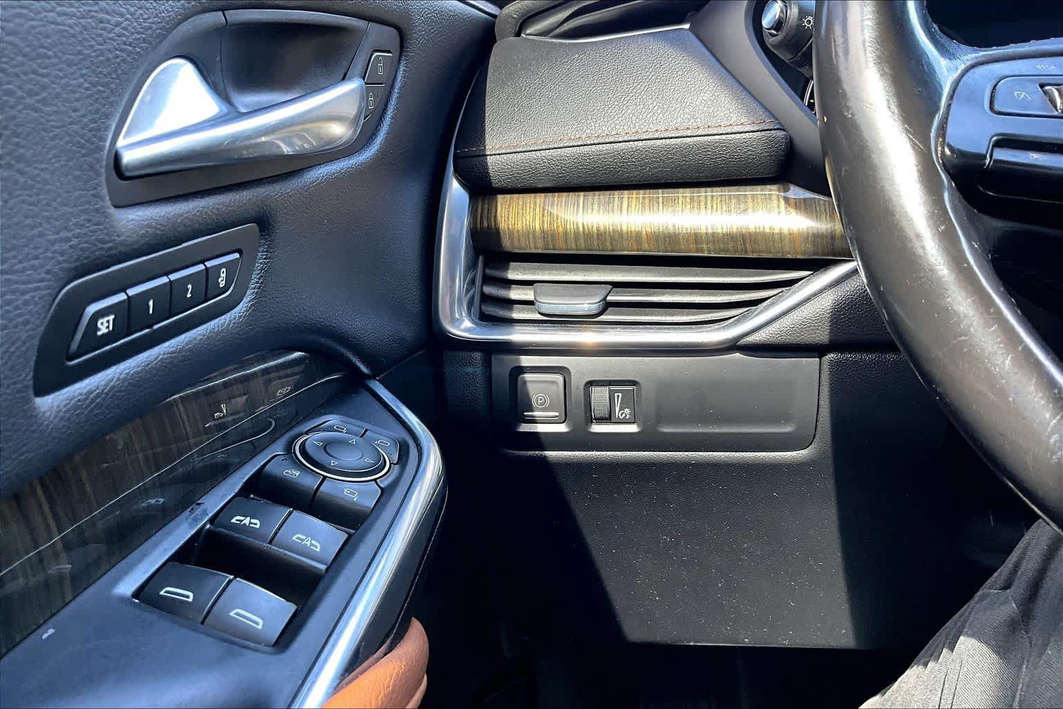 Used 2019 Cadillac XT4 Premium Luxury w/ Enhanced Visibility Package FWD image 36