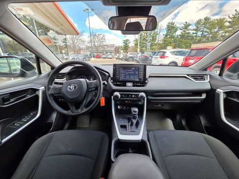 Used 2022 Toyota RAV4 LE image 16