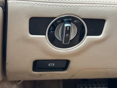 Used 2015 Mercedes-Benz SL 63 AMG image 40