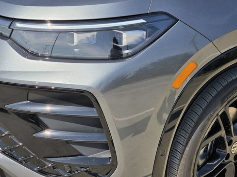 New 2026 Volkswagen Tiguan SE R-Line FWD image 6