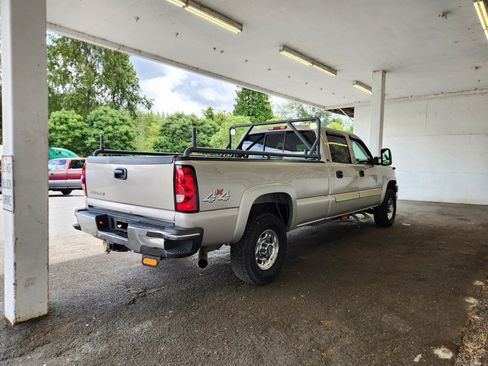 Used 2006 Chevrolet Silverado 2500 LT w/ Onstar Plus Package AWD/4WD image 3