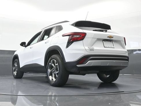 Used 2024 Chevrolet Trax LT FWD image 53