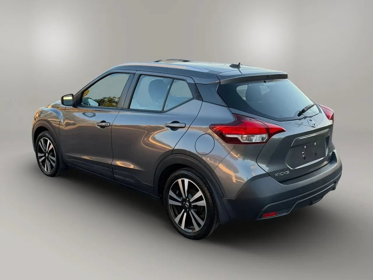 Used 2019 Nissan Kicks SV FWD image 6