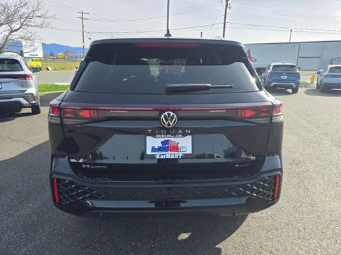 New 2026 Volkswagen Tiguan SEL R-Line AWD/4WD image 4