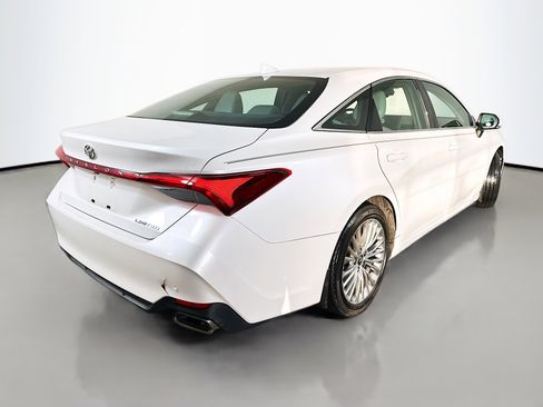 Used 2019 Toyota Avalon Limited image 7