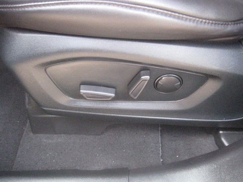 Used 2022 Ford Explorer XLT w/ Equipment Group 202A AWD/4WD image 15