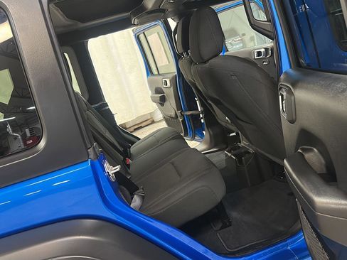 Used 2022 Jeep Wrangler Unlimited Sport image 31