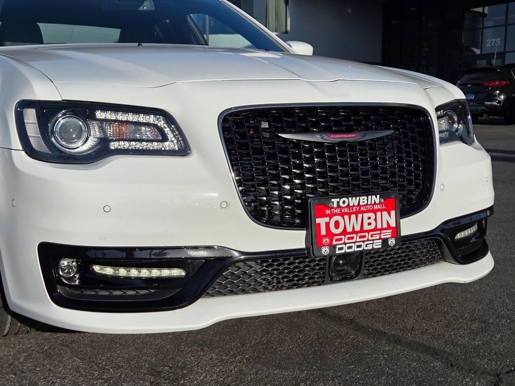 Used 2023 Chrysler 300 S w/ Comfort Group RWD image 8