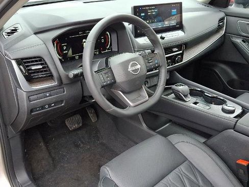 Certified 2025 Nissan Rogue Platinum image 27