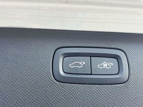 Used 2021 Volvo XC90 T6 Momentum image 23