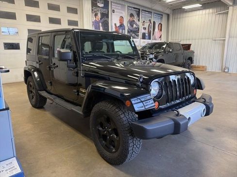 Used 2012 Jeep Wrangler Unlimited Sahara w/ Max Tow Pkg AWD/4WD image 4