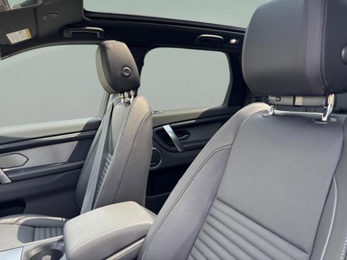 Used 2025 Land Rover Discovery Sport Dynamic SE image 40