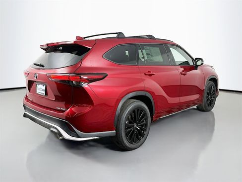 New 2026 Toyota Highlander XSE image 7