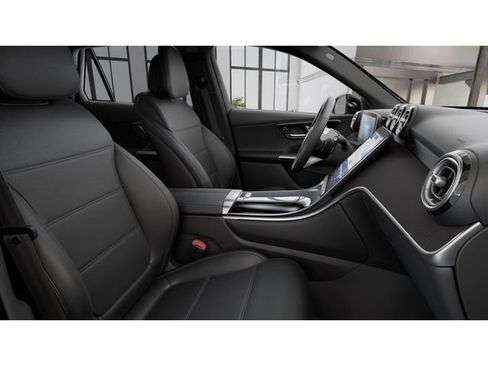 Used 2026 Mercedes-Benz GLC 300 4MATIC image 4