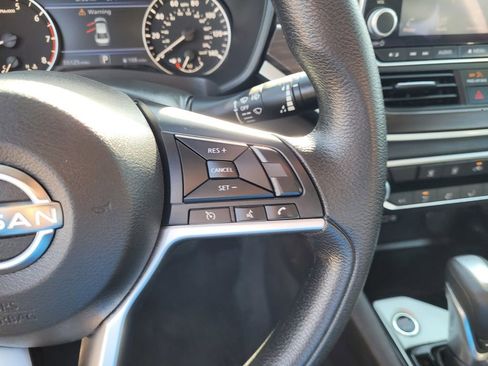 Used 2024 Nissan Altima 2.5 SV FWD image 19