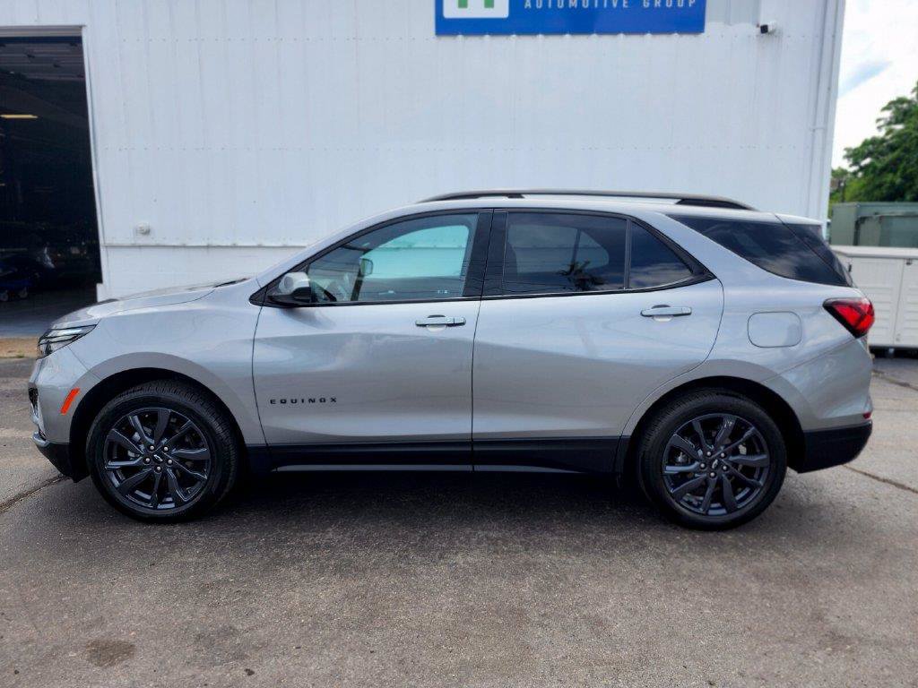 Used 2023 Chevrolet Equinox RS w/ LPO, Floor Liner Package AWD/4WD image 2