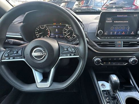 Used 2023 Nissan Altima 2.5 SV FWD image 13