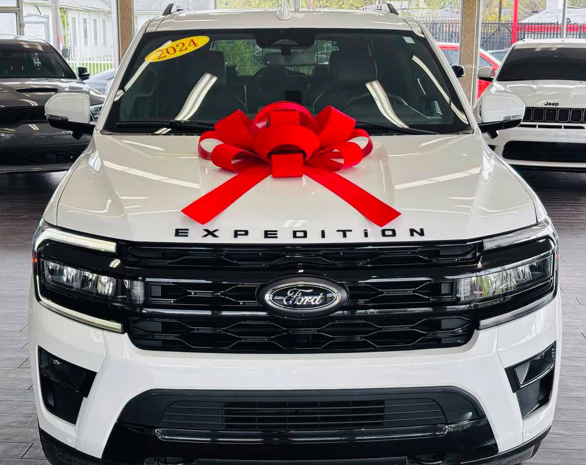 Used 2024 Ford Expedition Limited AWD/4WD image 18