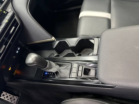Used 2025 Toyota Camry SE FWD image 29