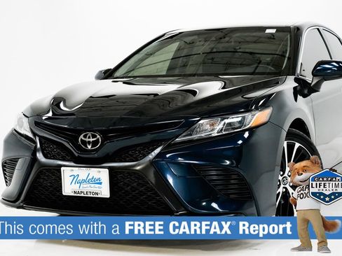 Used 2018 Toyota Camry SE image 2