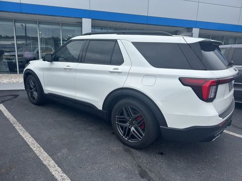 Used 2025 Ford Explorer ST AWD/4WD image 7