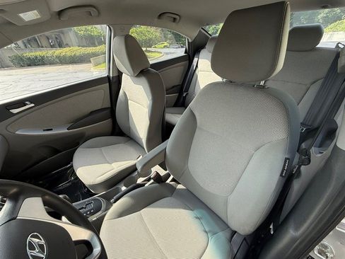 Used 2012 Hyundai Accent GLS FWD image 13