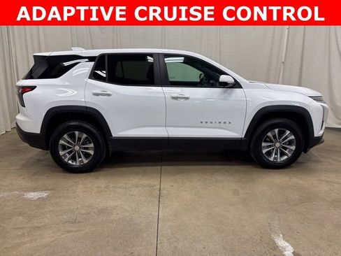 Used 2025 Chevrolet Equinox LT w/ Safety and Technology Package image 2