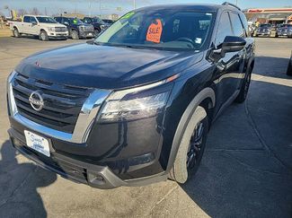 Used 2022 Nissan Pathfinder SV video 1