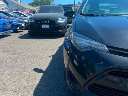 Used 2019 Toyota Corolla LE FWD image 2
