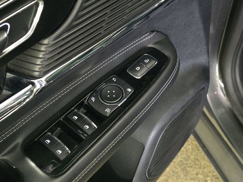 Used 2020 Lincoln Corsair AWD w/ Premium Package image 21