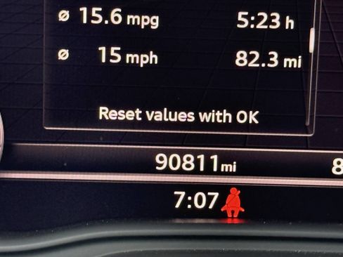 Used 2018 Audi SQ5 Premium Plus w/ S Sport Package AWD/4WD image 32