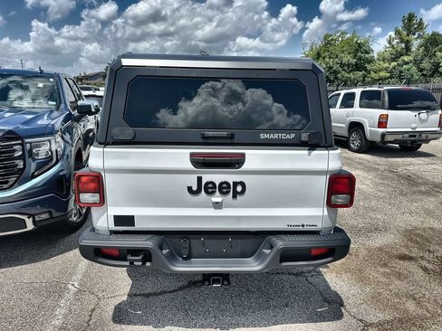 Used 2025 Jeep Gladiator Sport AWD/4WD image 9