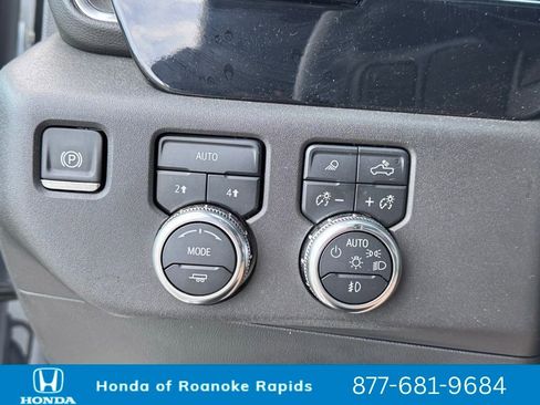 Used 2025 GMC Sierra 1500 SLT image 17