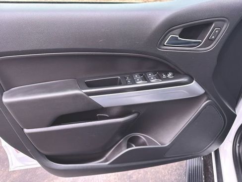 Used 2022 Chevrolet Colorado LT w/ LT Convenience Package image 19