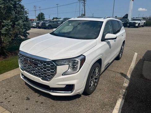 Used 2022 GMC Terrain Denali w/ Denali Premium Package AWD/4WD image 4
